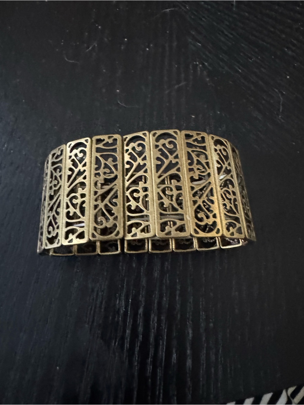Antique-Style Filigree Stretch Bracelet in Aged Gold